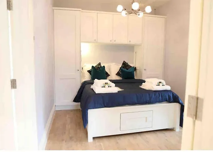 5* Self Catering 1 Bed Нина